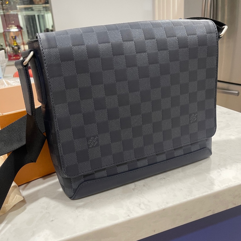 Louis Vuitton Men’s cross body bag